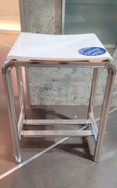 ספסל פלסטיק לחדר רחצה